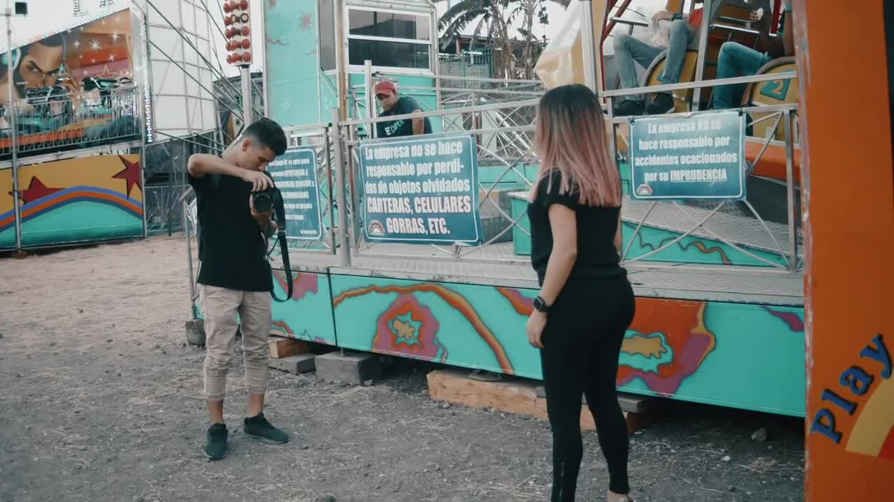 Video Stock Photographer Shooting At The Fair Live Wallpaper Free
