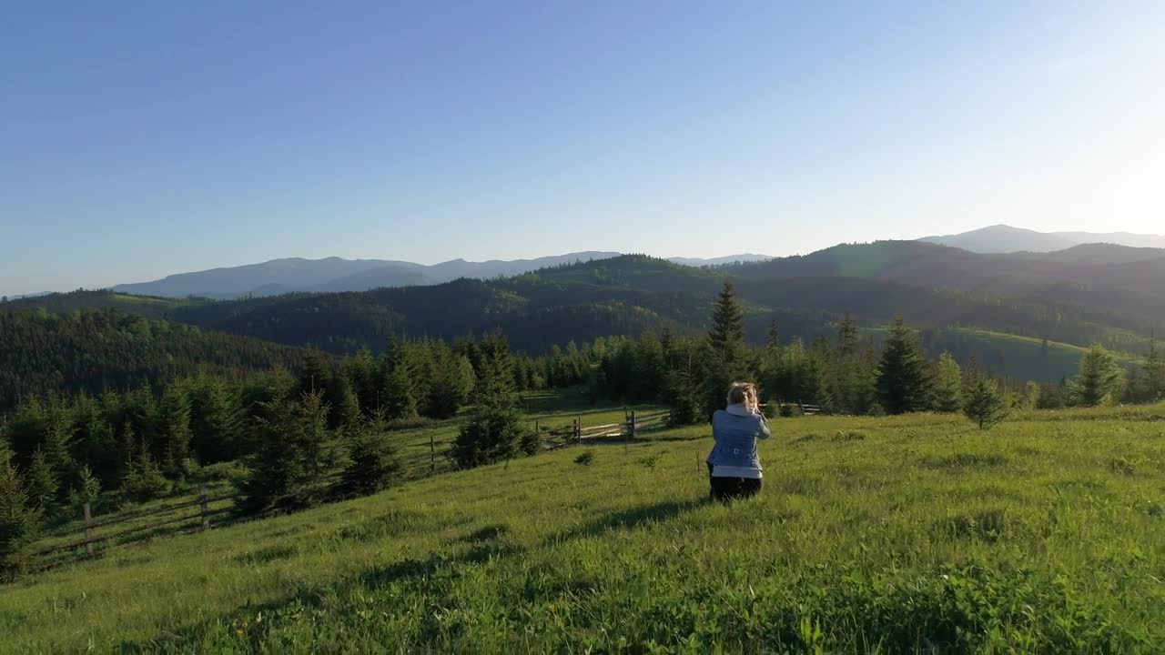 Video Stock Photographer Taking Pictures Of The Forest Live Wallpaper Free