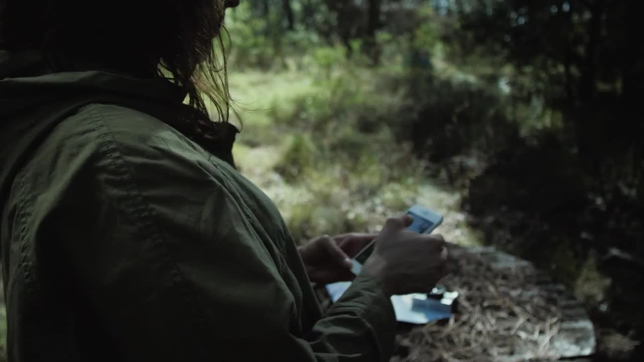 Video Stock Photographer Using A Smartphone Live Wallpaper Free