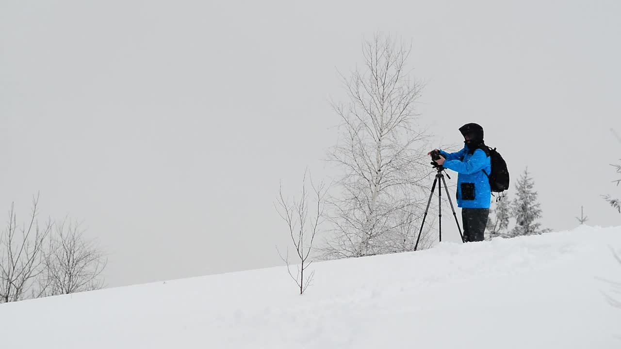 Video Stock Photographer Working While Snowing On The Mountain Live Wallpaper Free