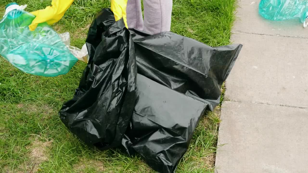 Video Stock Picking Up Plastic Garbage Live Wallpaper Free