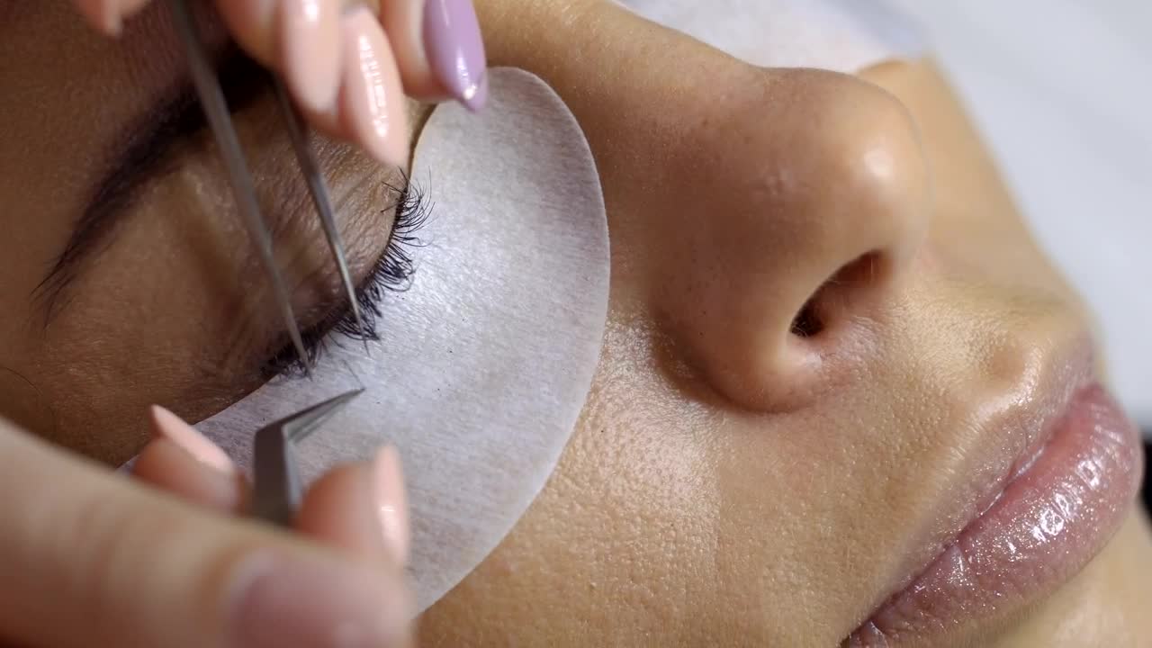 Video Stock Placing False Eyelashes Seen In Detail Live Wallpaper Free