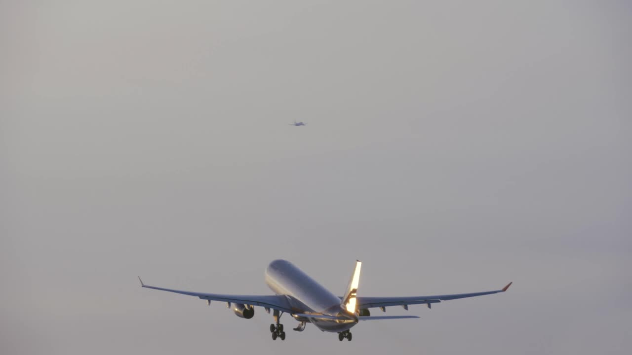 Video Stock Plane Landing Gear Going Up Live Wallpaper Free