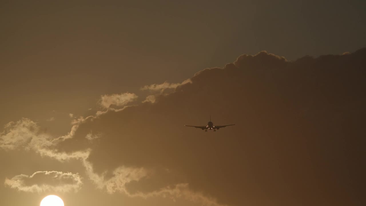 Video Stock Plane Landing On A Warm Evening Live Wallpaper Free
