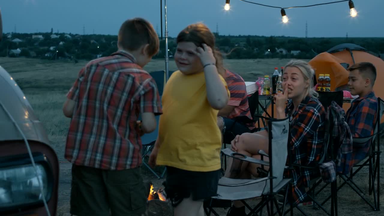 Video Stock Playing Charades At The Campsite Live Wallpaper Free