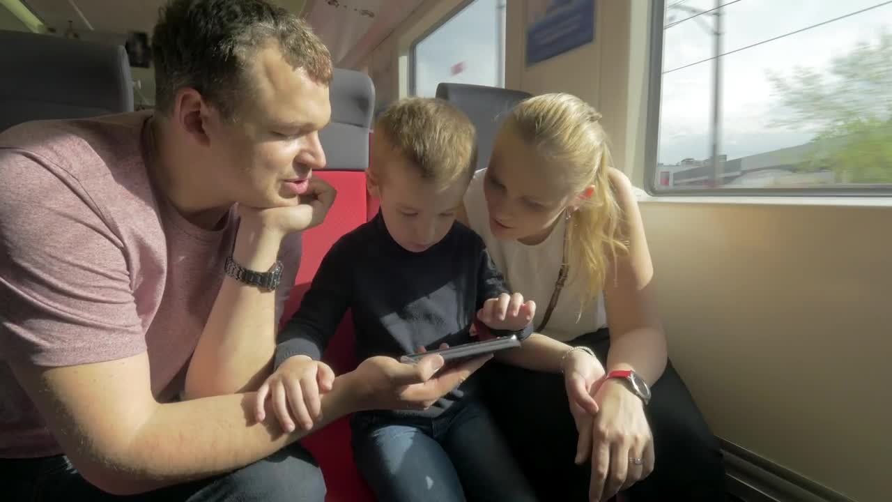 Video Stock Playing Phone Games During A Trip Live Wallpaper Free