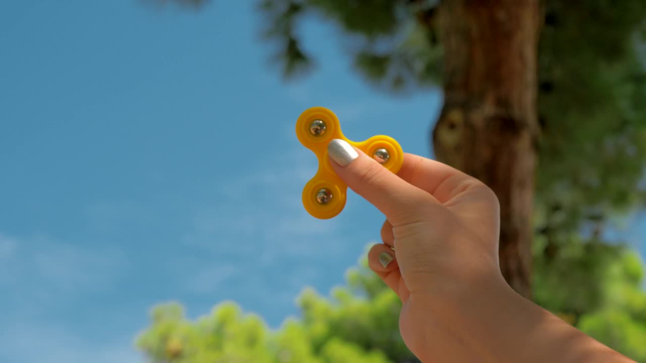 Video Stock Playing With A Fidget Spinner Live Wallpaper Free