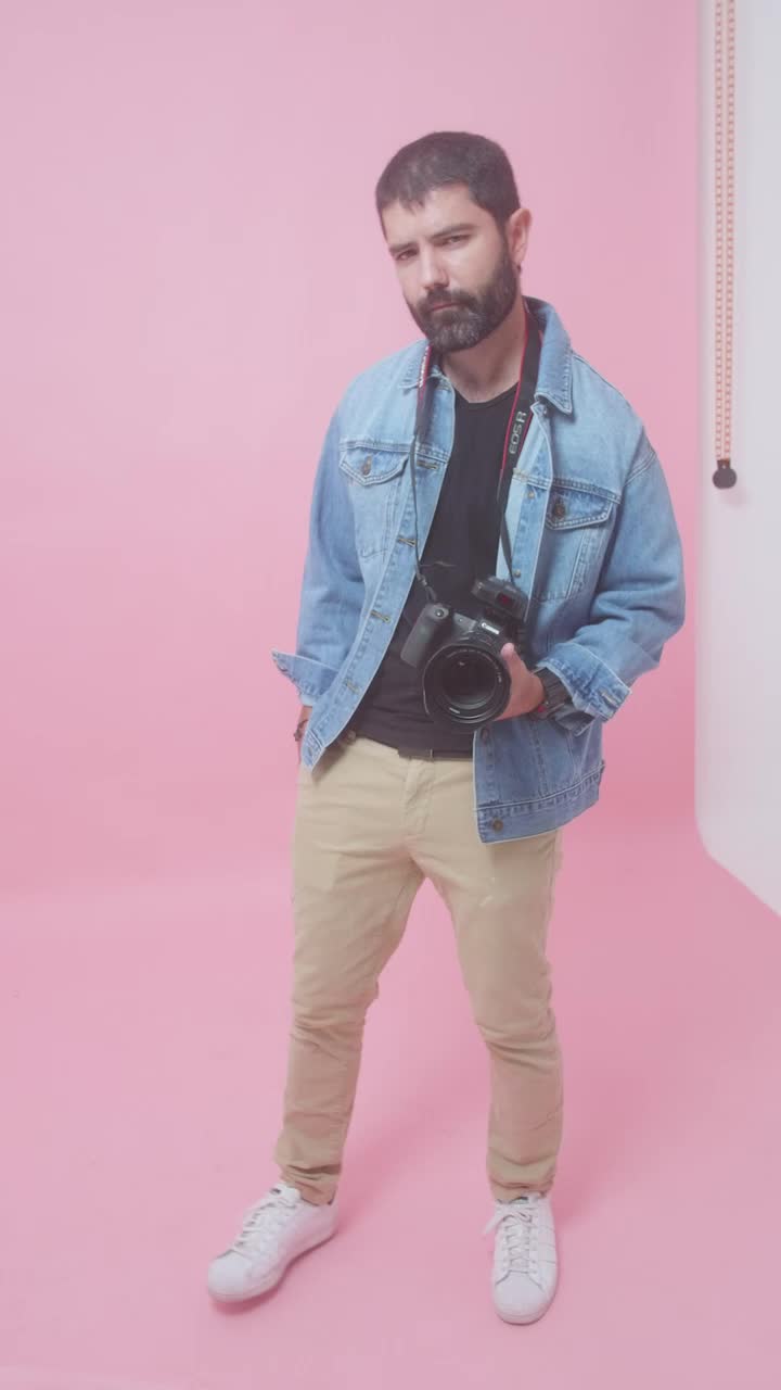 Video Stock Point Of View While A Photographer Portrays You Live Wallpaper Free