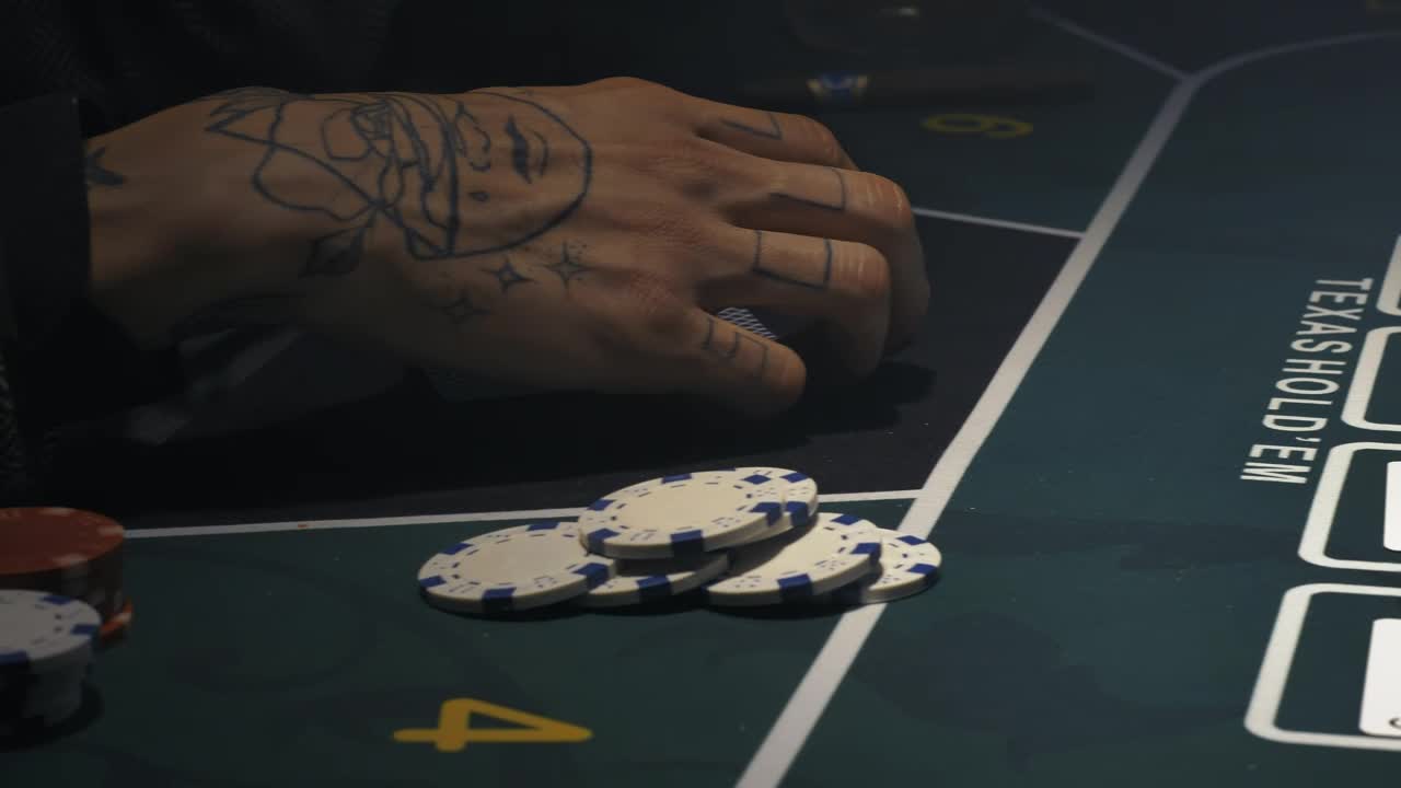 Video Stock Poker Board With People Playing Live Wallpaper Free