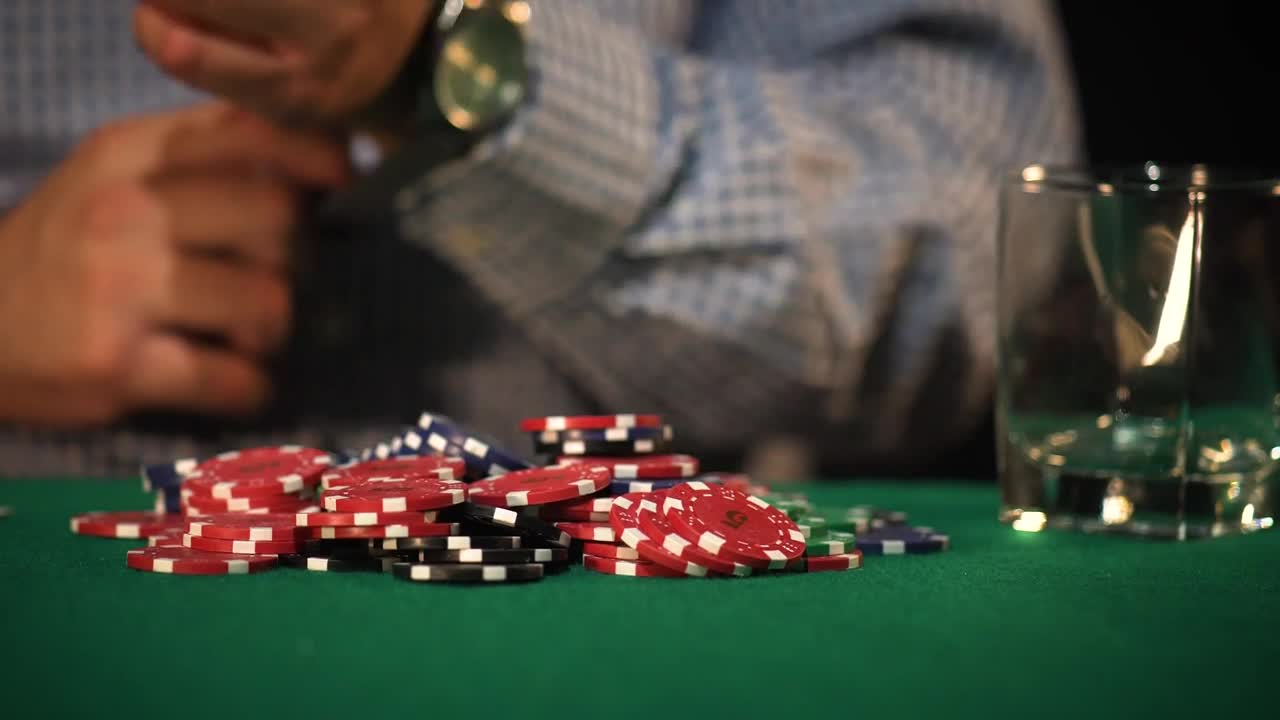 Video Stock Poker Player Betting Everything Live Wallpaper Free