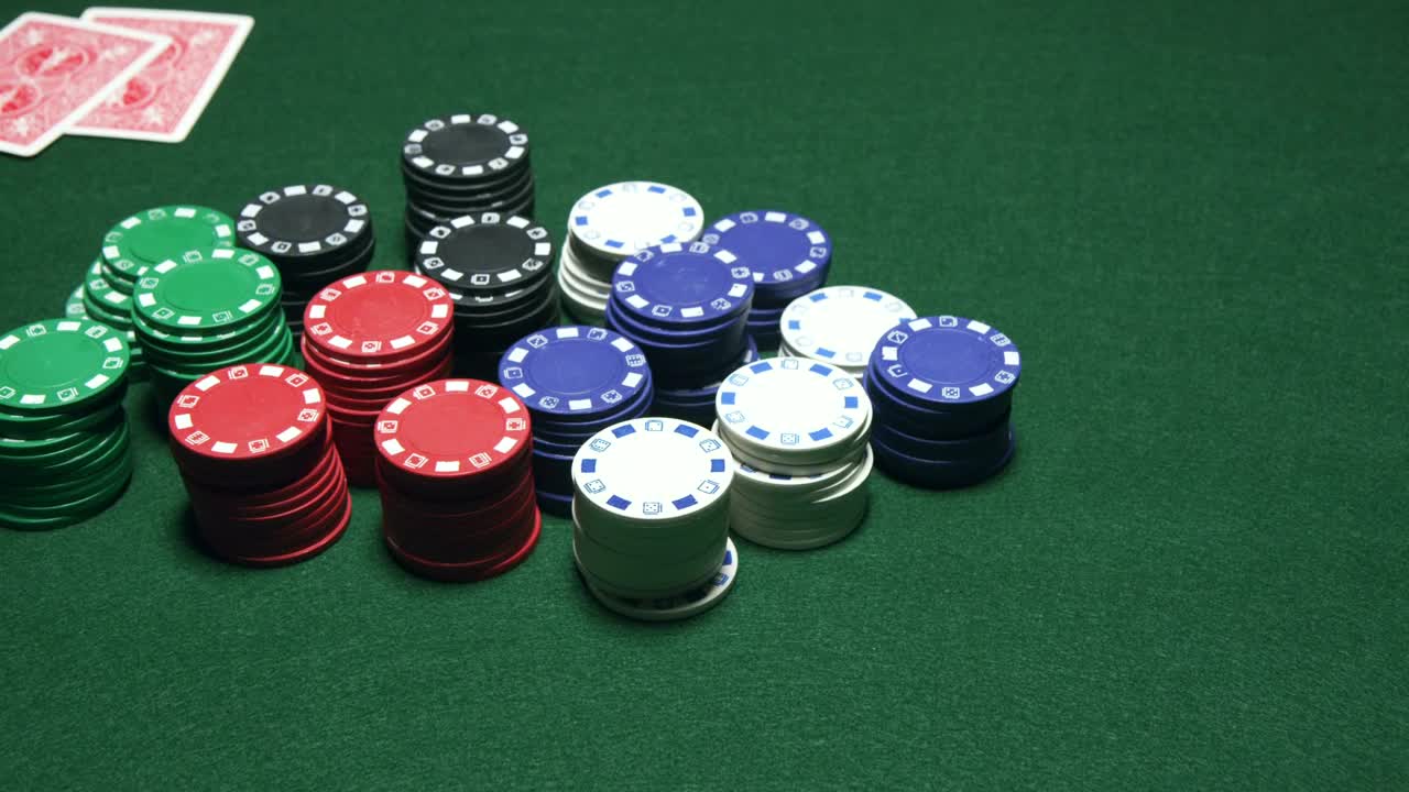 Video Stock Poker Player Claiming Their Chips Live Wallpaper Free