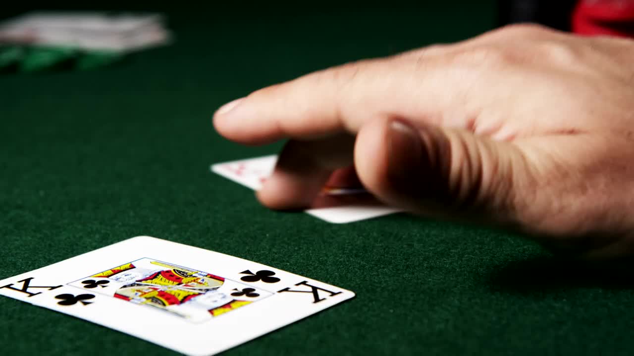 Video Stock Poker Player Moving Their Cards Live Wallpaper Free