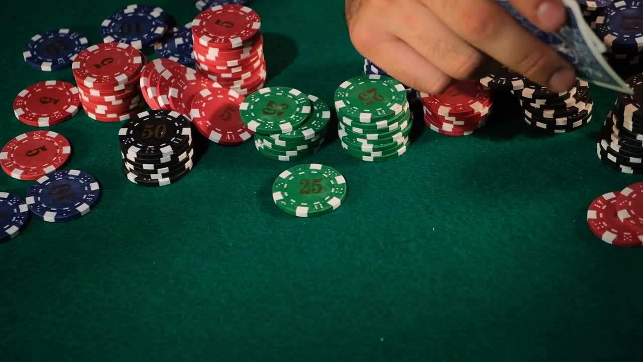 Video Stock Poker Player Shows A Pair Of Aces Live Wallpaper Free