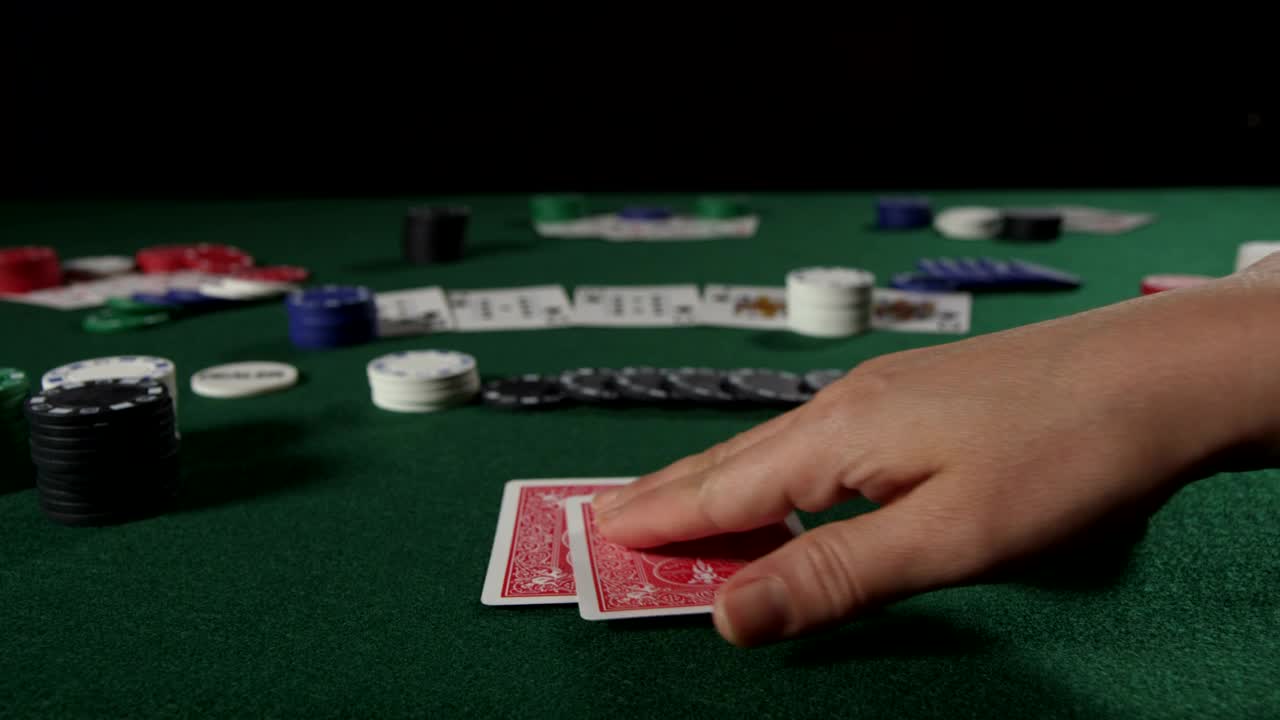 Video Stock Poker Player With Two Kings Live Wallpaper Free