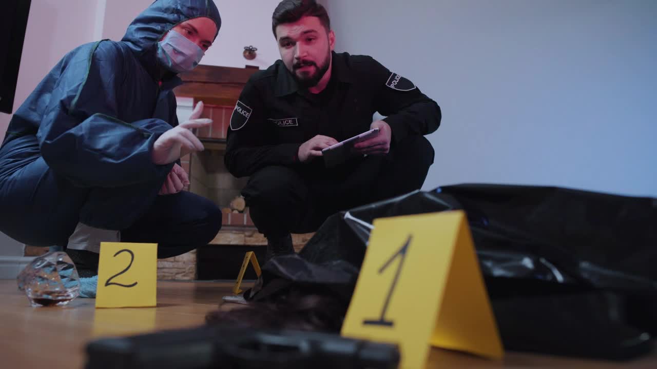 Video Stock Police And Medical Examiner Analyzing A Crime Scene Live Wallpaper Free