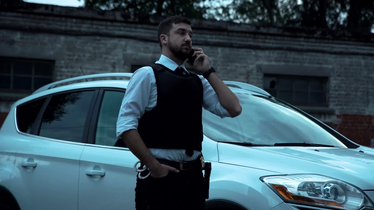 Video Stock Police Officer Speaking On The Phone Live Wallpaper Free