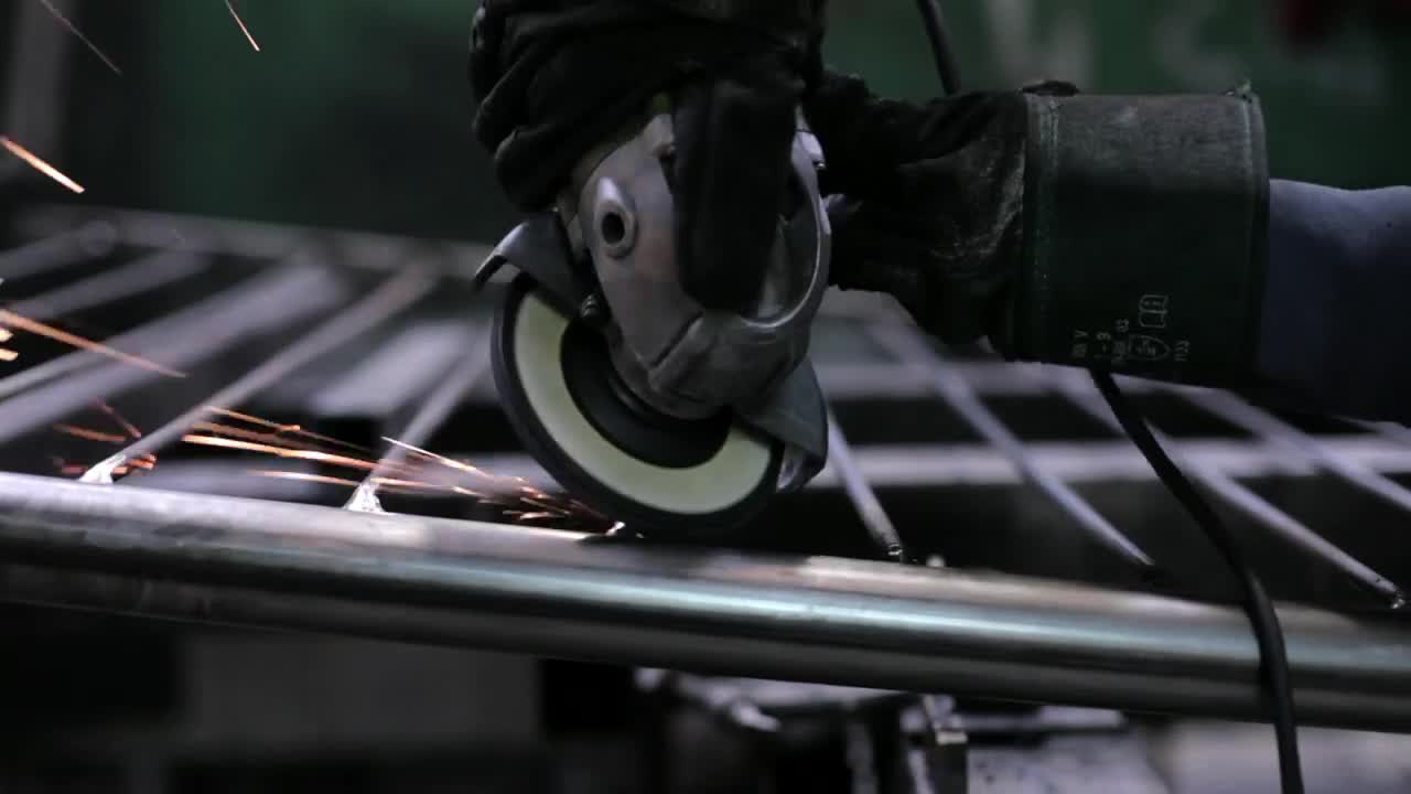 Video Stock Polishing With A Saw Live Wallpaper Free