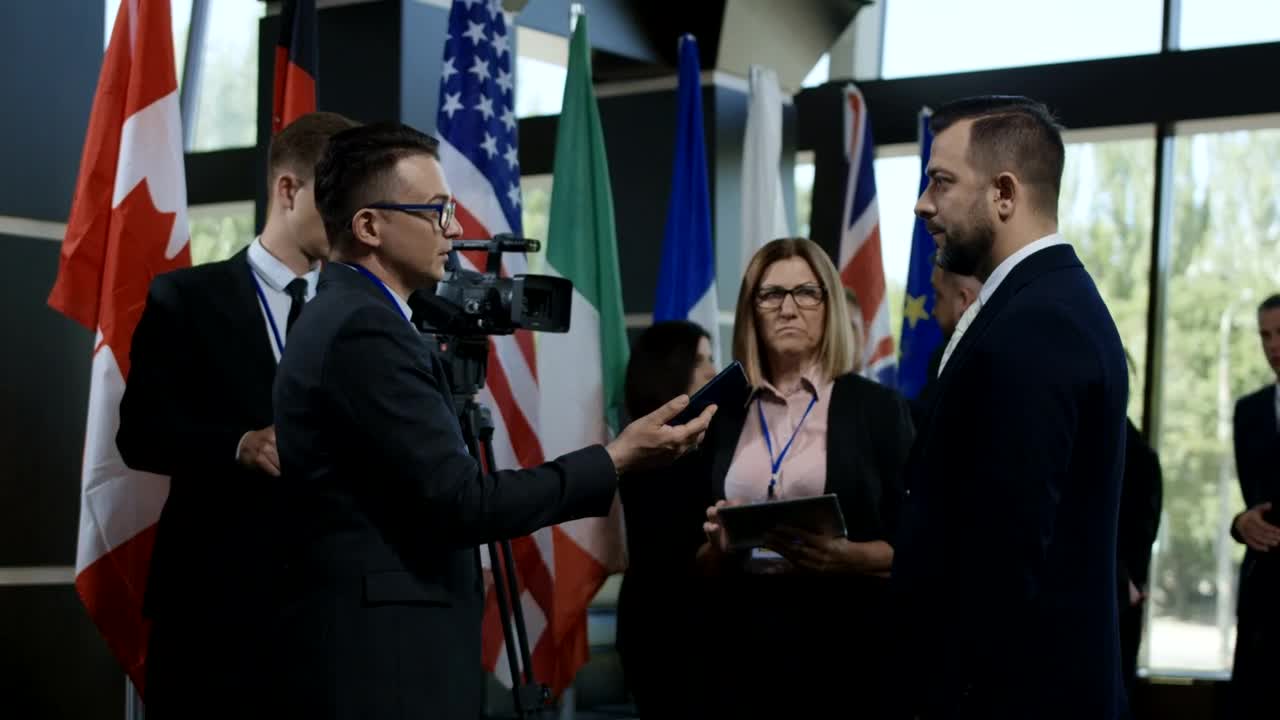 Video Stock Politician Asking Reporters Questions Live Wallpaper Free