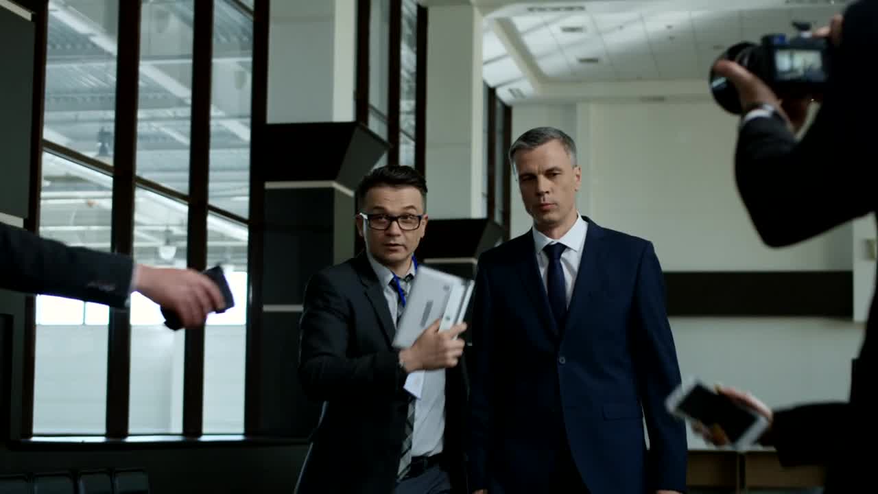 Video Stock Politician Escaping From Journalists Live Wallpaper Free