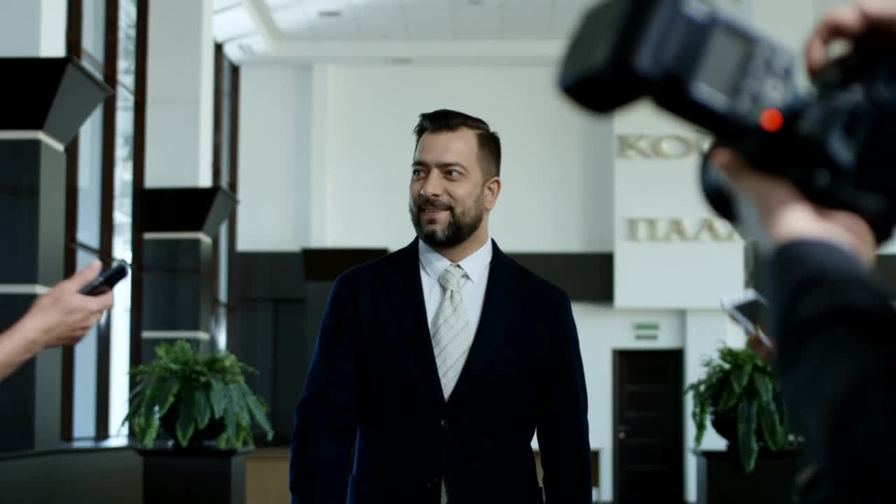 Video Stock Politician Working And Giving An Interview Live Wallpaper Free