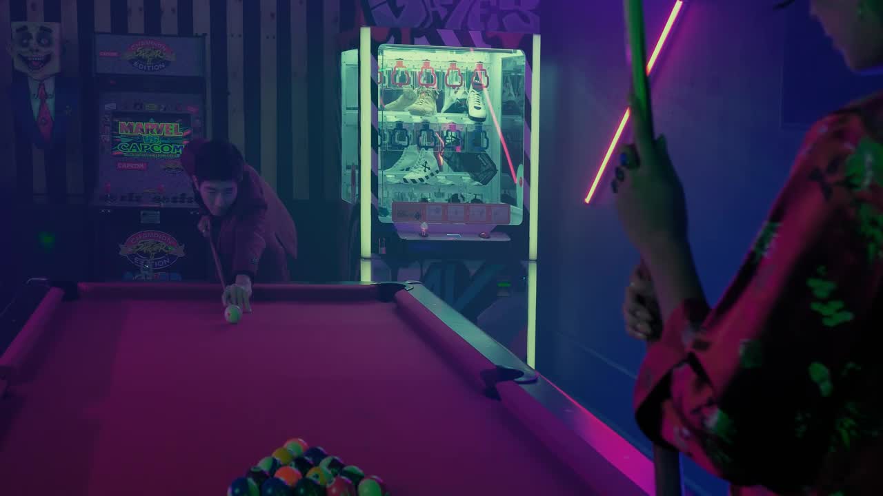 Video Stock Pool Game Between Two Elegant People 41898Live Wallpaper Free