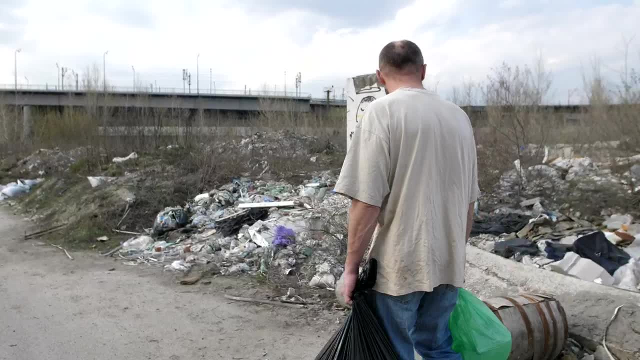 Video Stock Poor Man Carrying Trash Bags Live Wallpaper Free