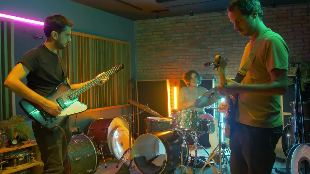 Video Stock Pop Rock Bada In A Recording Studio Live Wallpaper Free