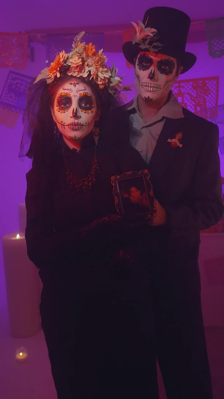 Video Stock Portrait Of A Couple Of Catrines With A Photo In Live Wallpaper Free