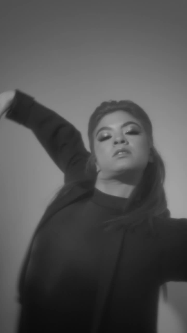 Video Stock Portrait Of A Dancer During A Performance Live Wallpaper Free