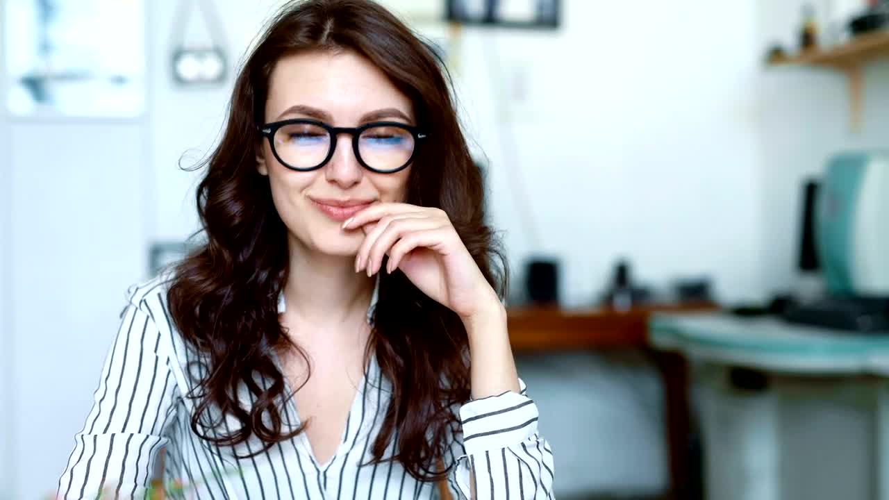 Video Stock Portrait Of A Female Entrepreneur Working At An Office Live Wallpaper Free