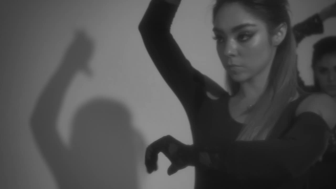 Video Stock Portrait Of A Girl Dancing With Other Girls Live Wallpaper Free