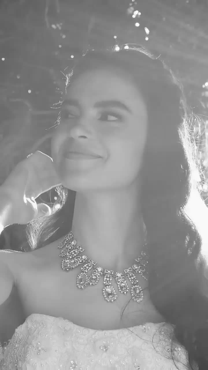 Video Stock Portrait Of A Happy Bride In The Garden Live Wallpaper Free