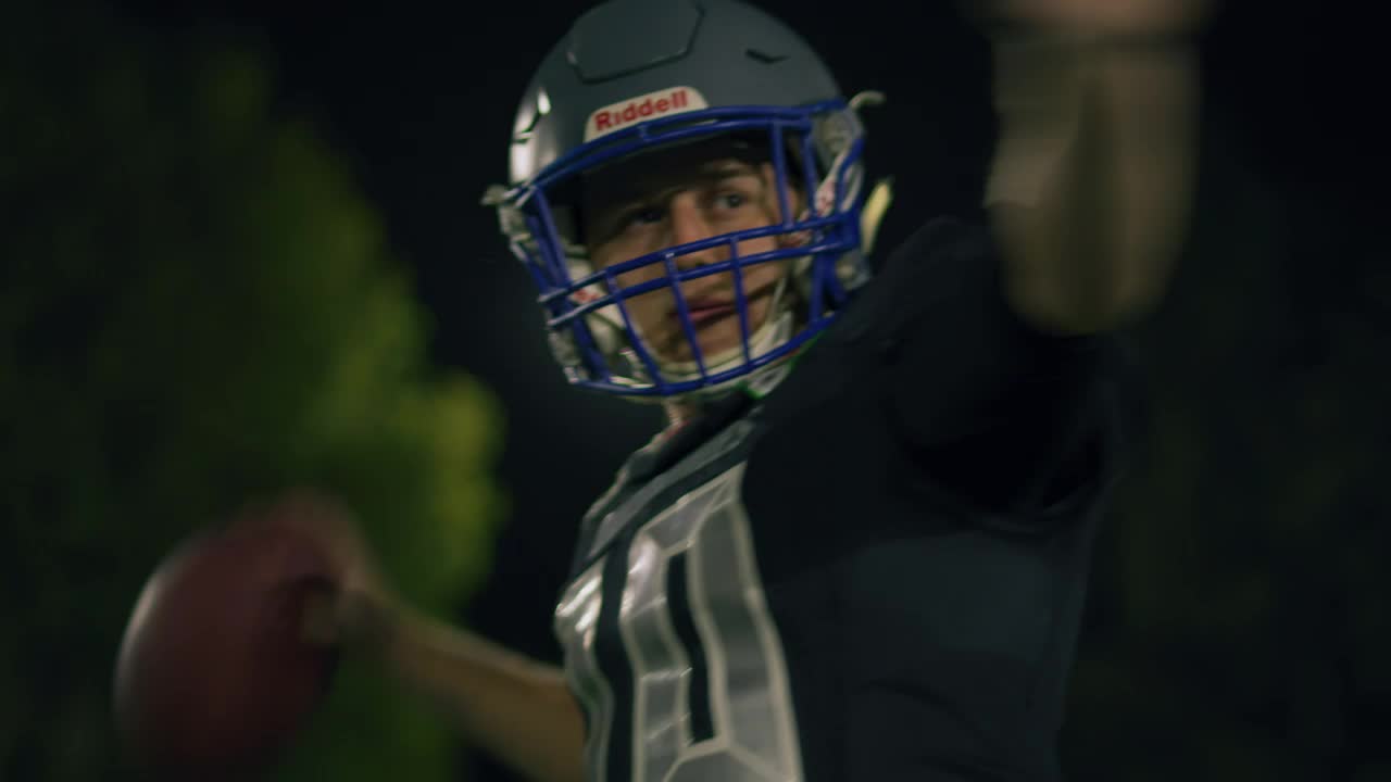 Video Stock Portrait Of A Quarterback Throwing The Ball Live Wallpaper Free