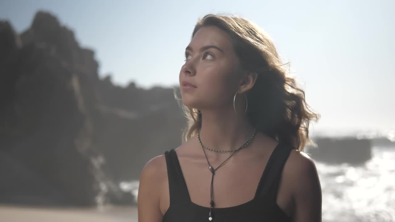 Video Stock Portrait Of A Woman At The Beach Live Wallpaper Free
