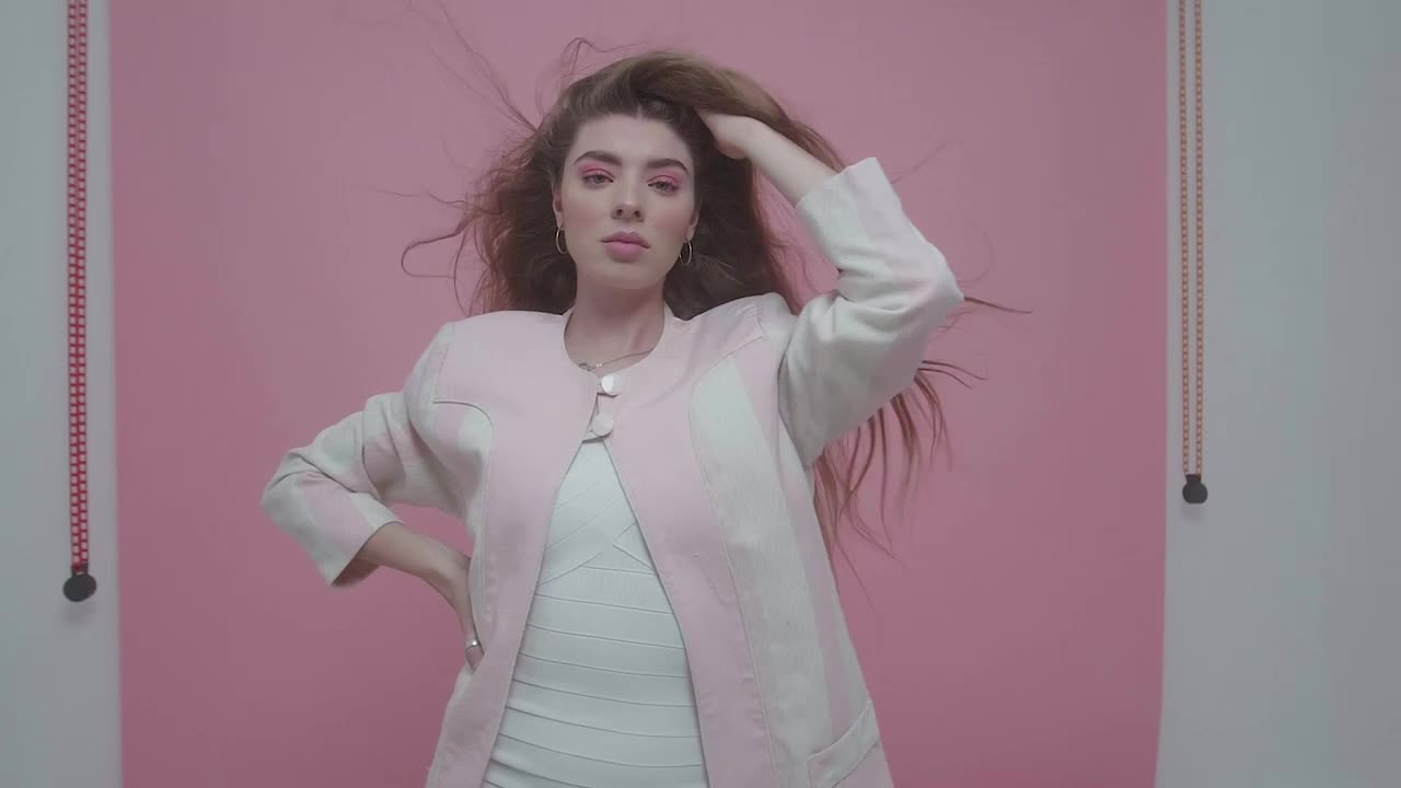 Video Stock Portrait Of A Woman Moving Her Hair In Slow Motion Live Wallpaper Free