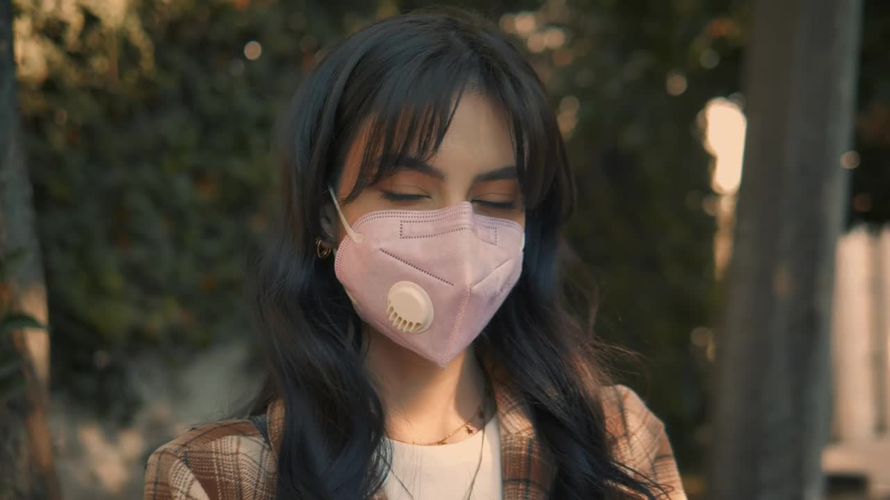 Video Stock Portrait Of A Woman With Face Mask In The Street Live Wallpaper Free