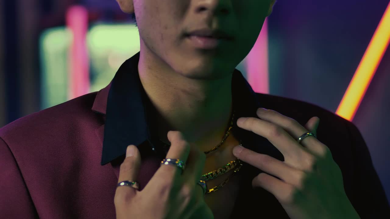 Video Stock Portrait Of A Young Mobster With Gold Chains Live Wallpaper Free