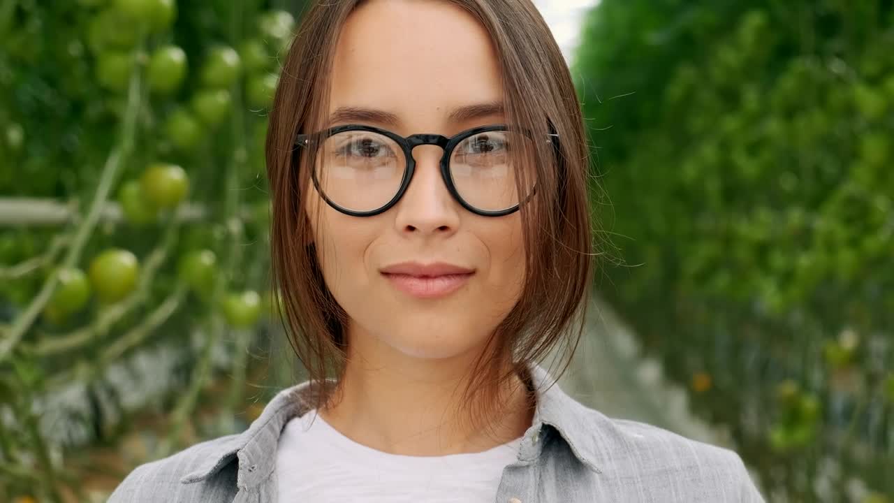 Video Stock Portrait Of An Agricultural Woman With Glasses In A Greenhouse Live Wallpaper Free