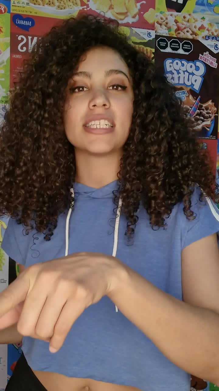 Video Stock Portrait Of An Influencer Talking To The Camera Live Wallpaper Free