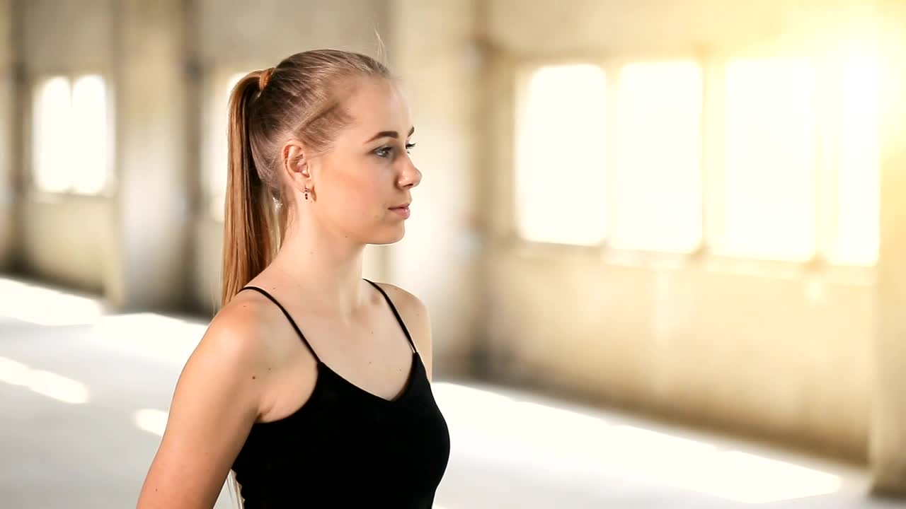 Video Stock Portrait Of Athlete Woman Drinking Water Live Wallpaper Free