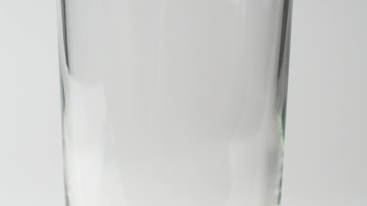 Video Stock Pouring A Glass Of Beer Live Wallpaper Free