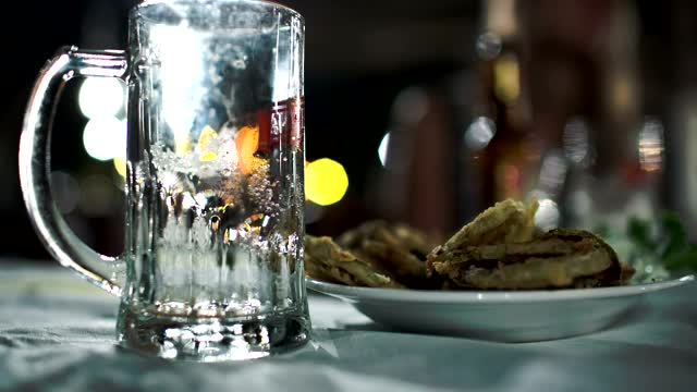 Video Stock Pouring A Large Glass Of Beer Live Wallpaper Free