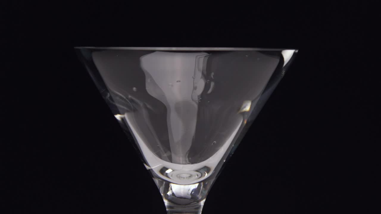 Video Stock Pouring A Martini Live Wallpaper Free
