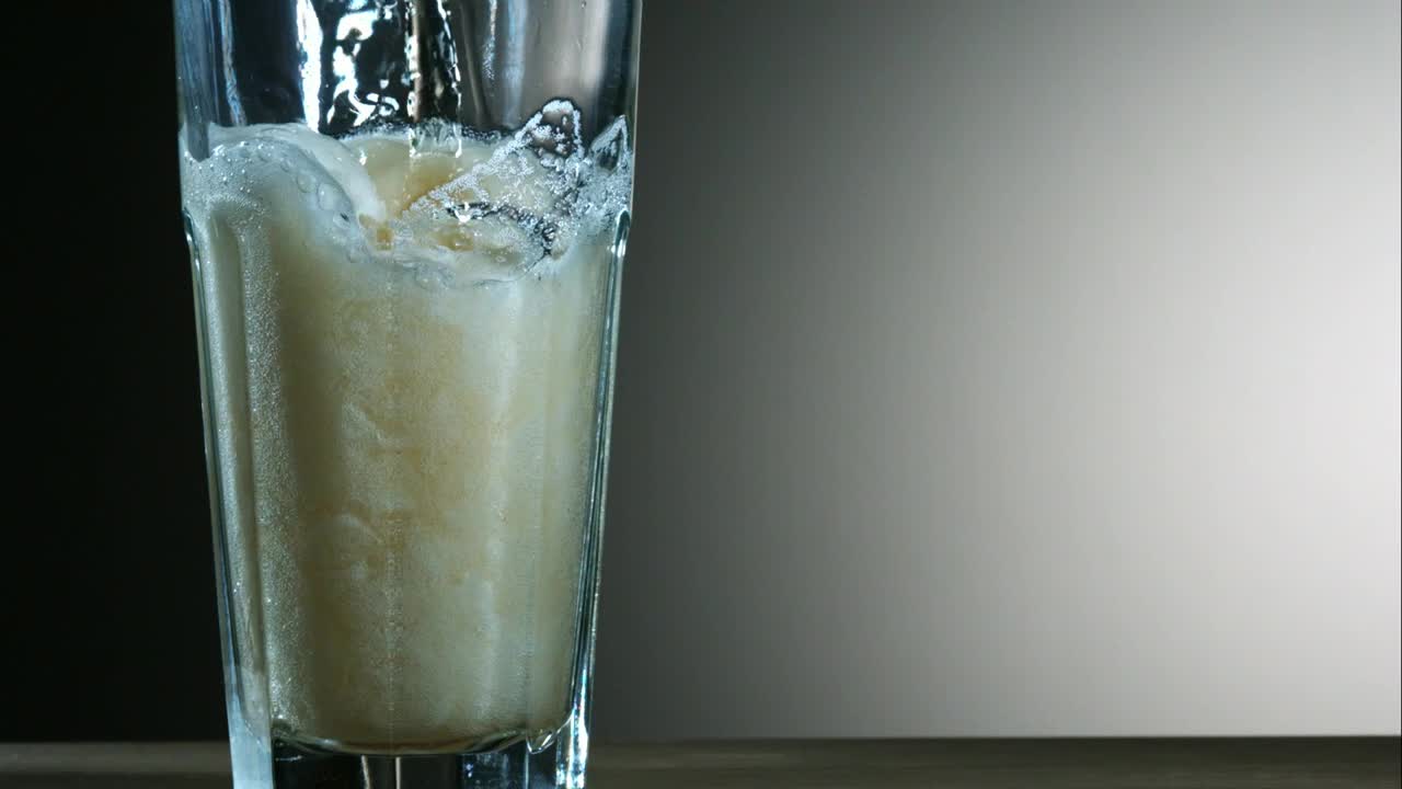 Video Stock Pouring Beer Into A Glass In Slow Motion Live Wallpaper Free