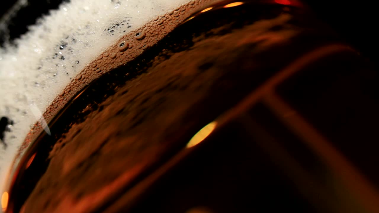 Video Stock Pouring Beer Into A Tall Glass Live Wallpaper Free