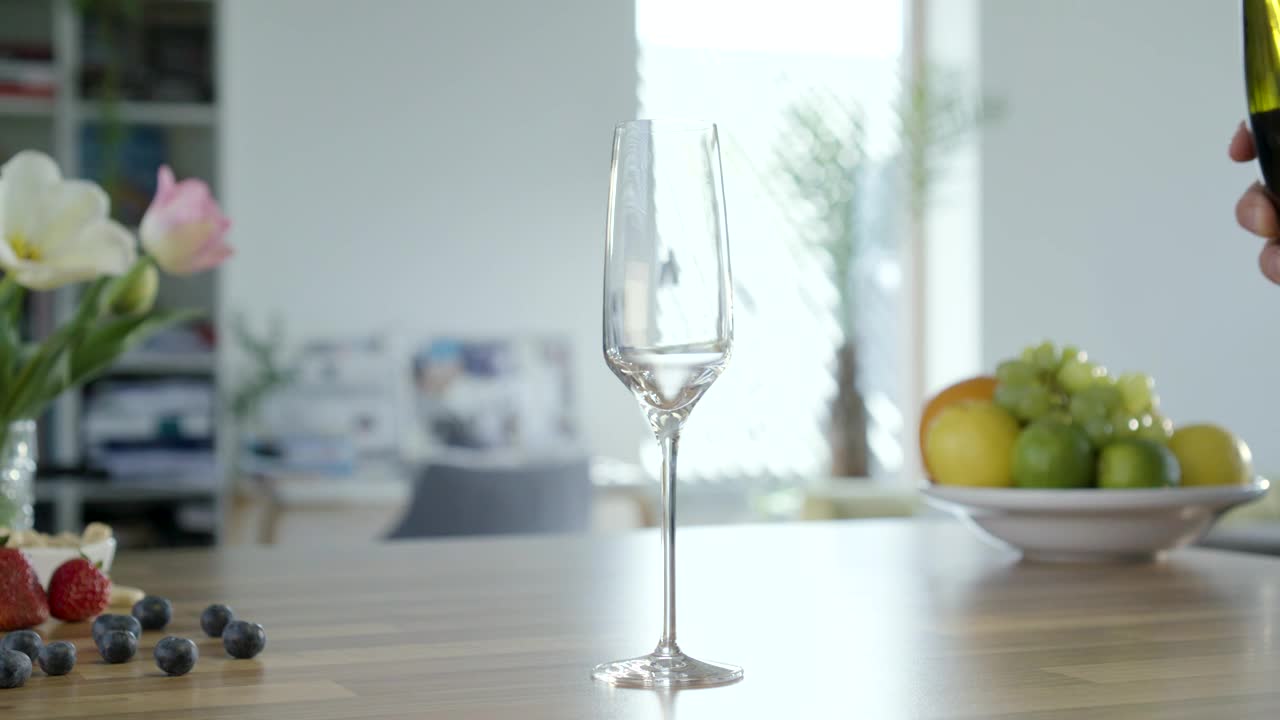 Video Stock Pouring Champagne Into A Flute Glass Live Wallpaper Free