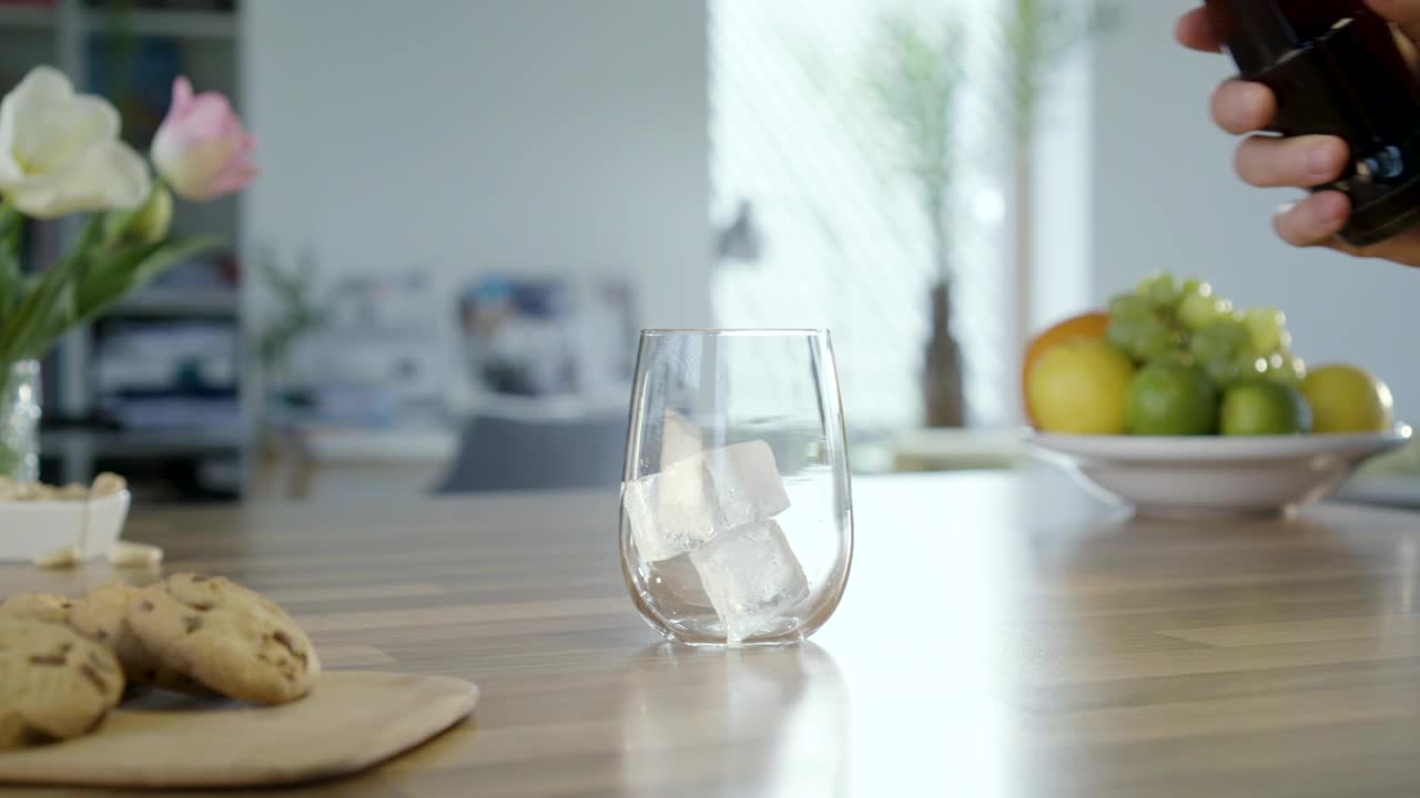 Video Stock Pouring Coke In To A Glass Live Wallpaper Free