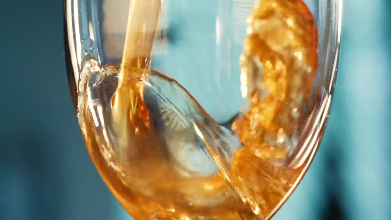 Video Stock Pouring Dark Beer Into The Glass Live Wallpaper Free