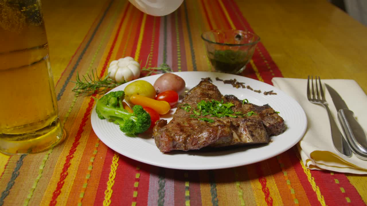 Video Stock Pouring Oil On Vegetables Live Wallpaper Free