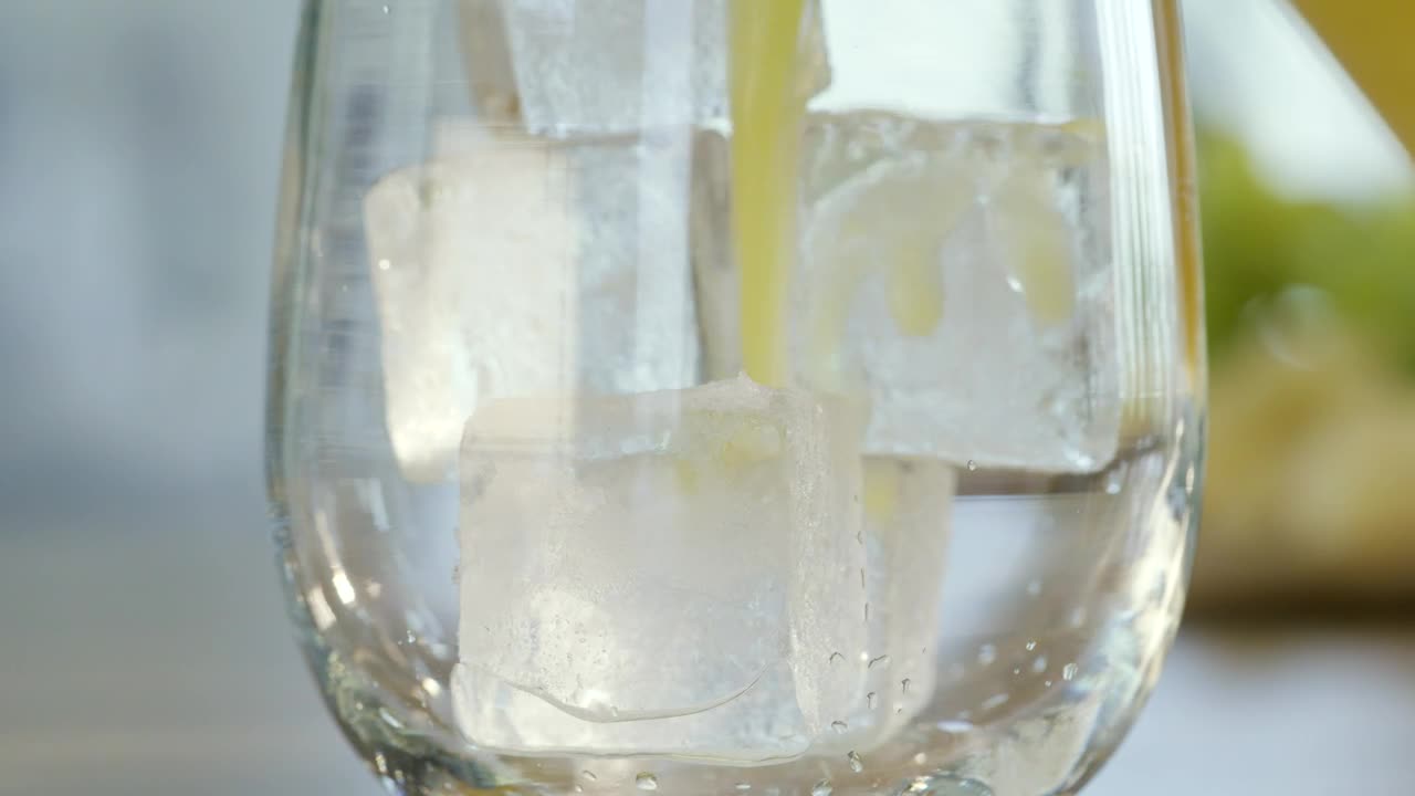 Video Stock Pouring Orange Juice On The Glass Live Wallpaper Free